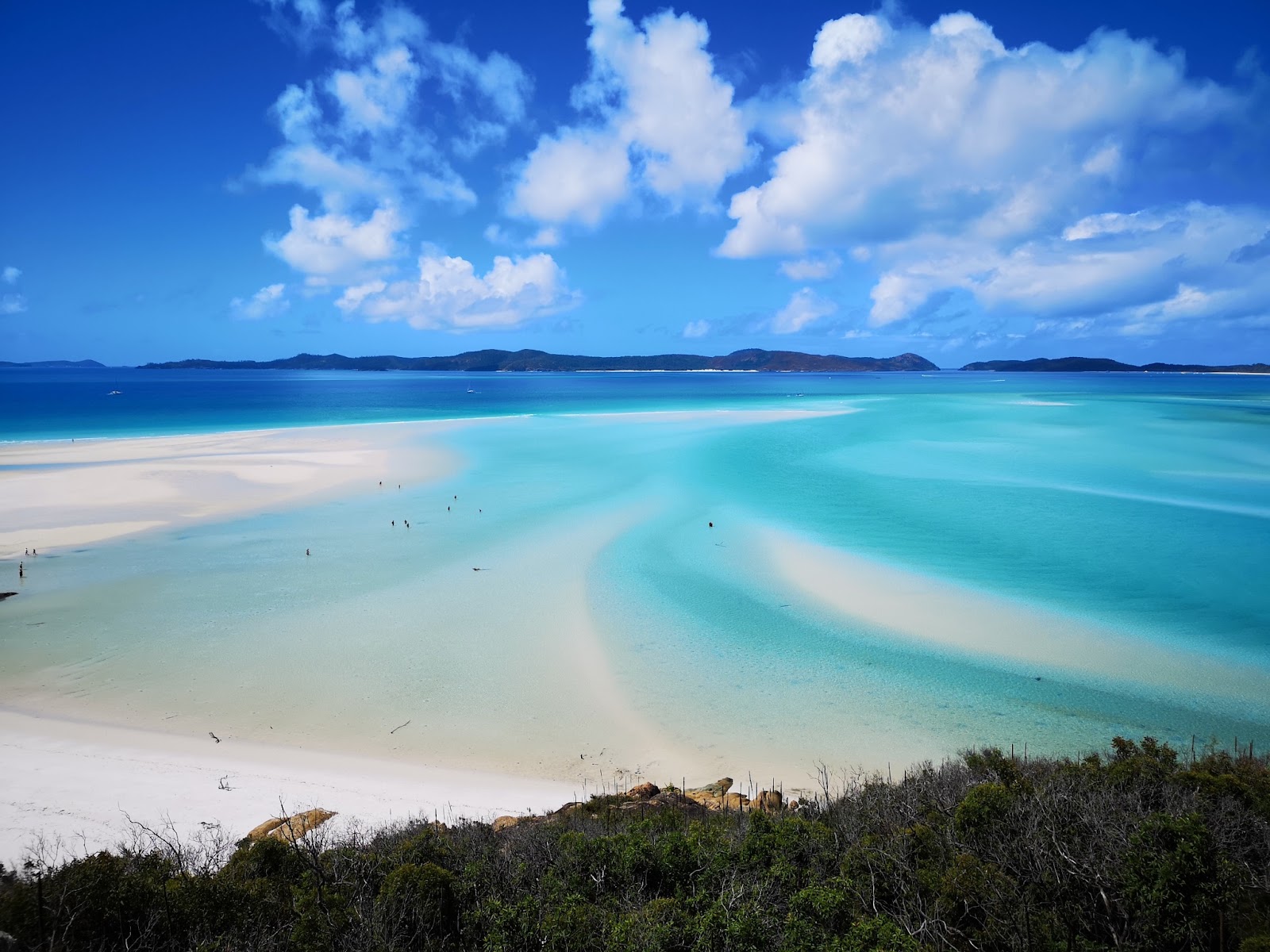 Crystal clear turquoise waters of the Whitsunday Islands, Australia.