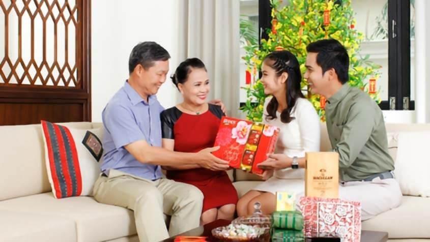 Top 8 quà Tết cho bố mẹ ý nghĩa và thiết thực trong dịp năm mới