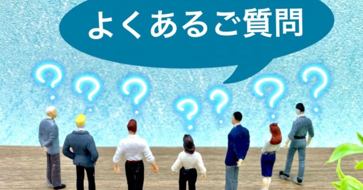 クエスチョンマークが出ている人形たち