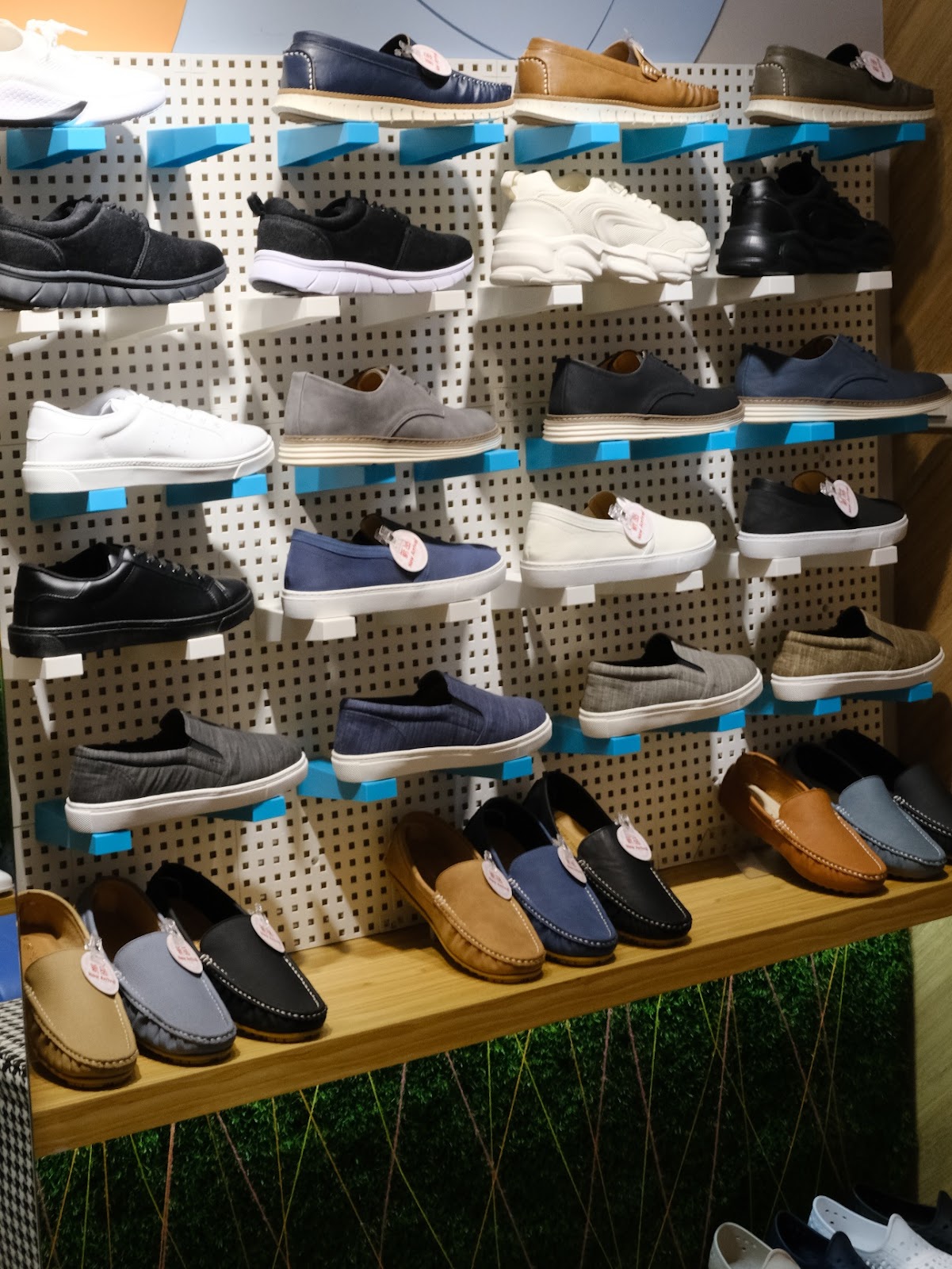 Fun Shop 富發牌-九份店 MIT製多種平價鞋款/雨天必穿鞋款/特色款貓咪懶人鞋/童鞋/休閒鞋分享！