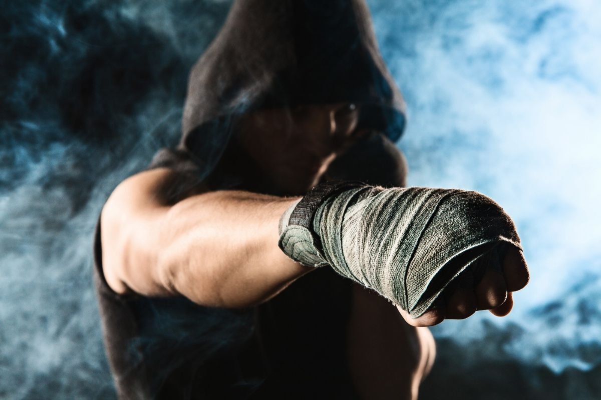 homem praticando luta de boxe