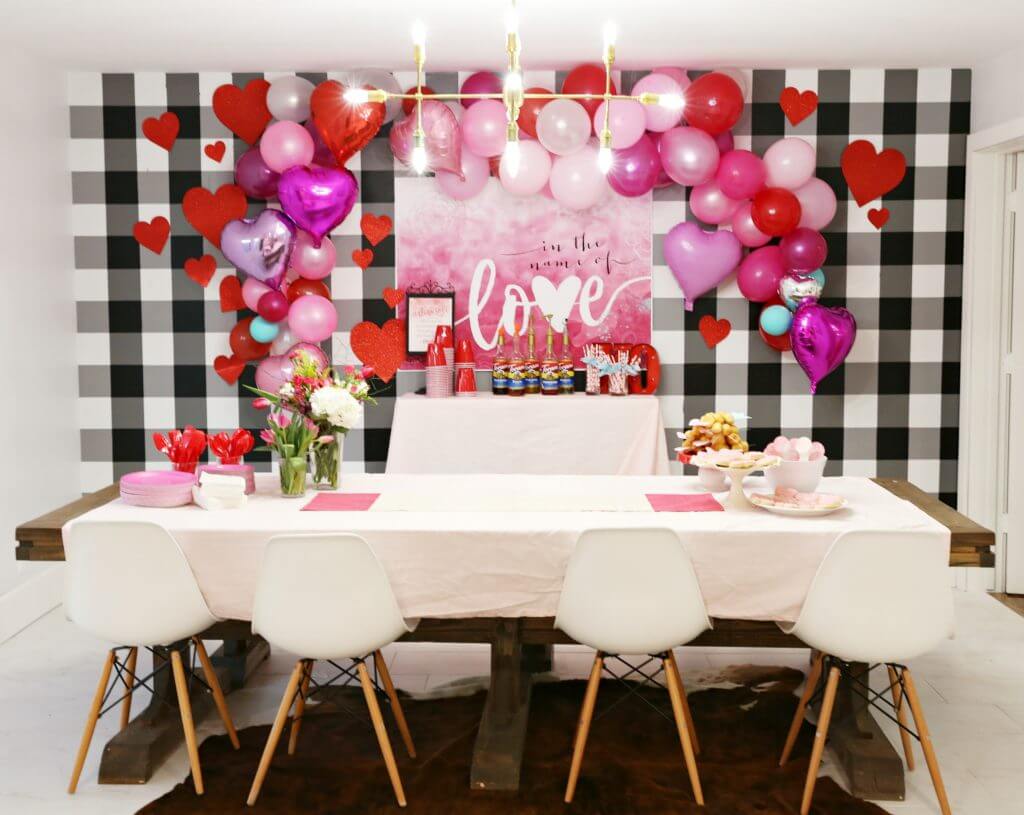 What are the Colors for Valentine's Day Party?