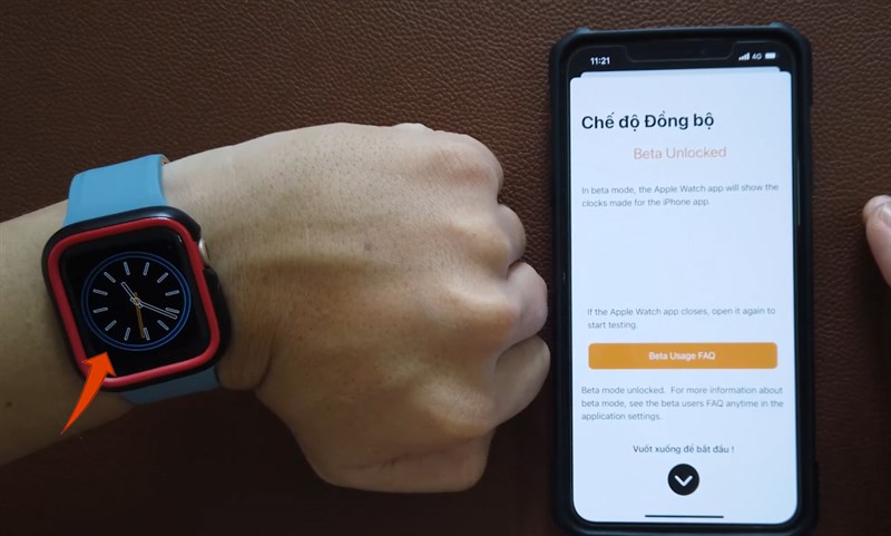 Bước 4: Mở ứng dụng Clockology trên Apple Watch, nếu thấy hiển thị mặt đồng hồ màu xanh và màn hình iPhone hiện thông báo Beta Unlocked