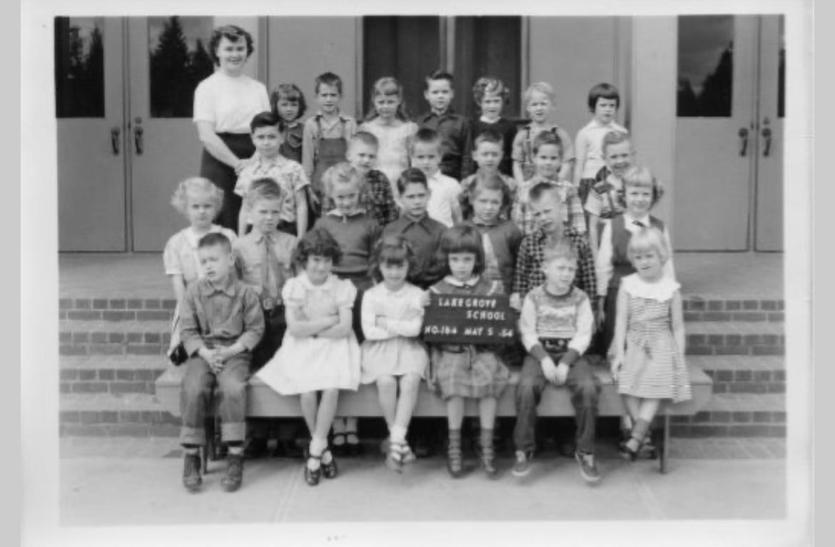 A group of children posing for a photo

Description automatically generated