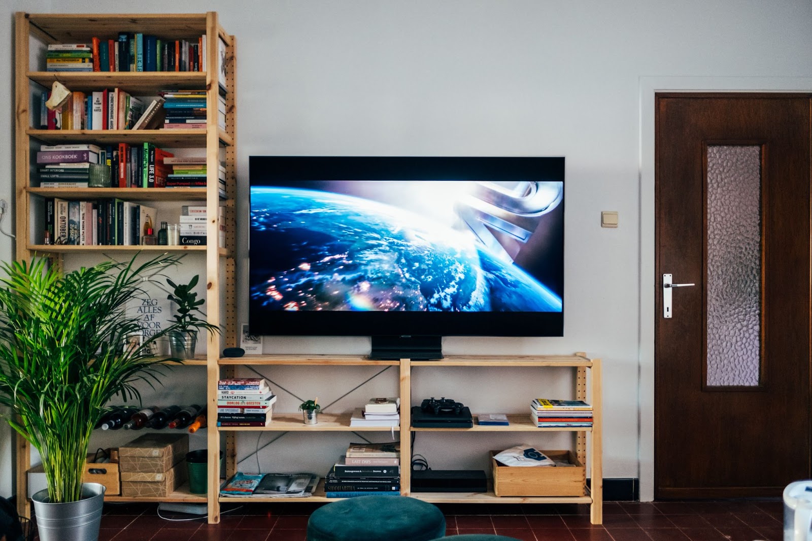 2023 has been an excellent year for TVs, with many high-quality models being released by a variety of different brands. If you are considering upgrading your living room set-up or want to buy the perfect Christmas present, you can narrow down your selection by understanding precisely what you want. 