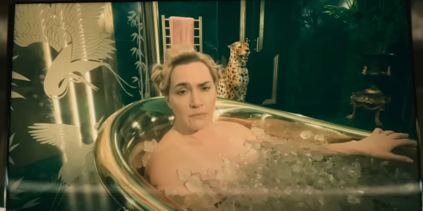 Canciller Elena en una bañera con hielo, escena de The Regime