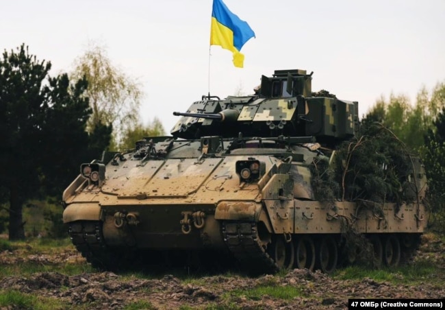 Американська БМП Bradley M2A2 ODS 47-ї бригади ЗСУ. Україна, архівна світлина