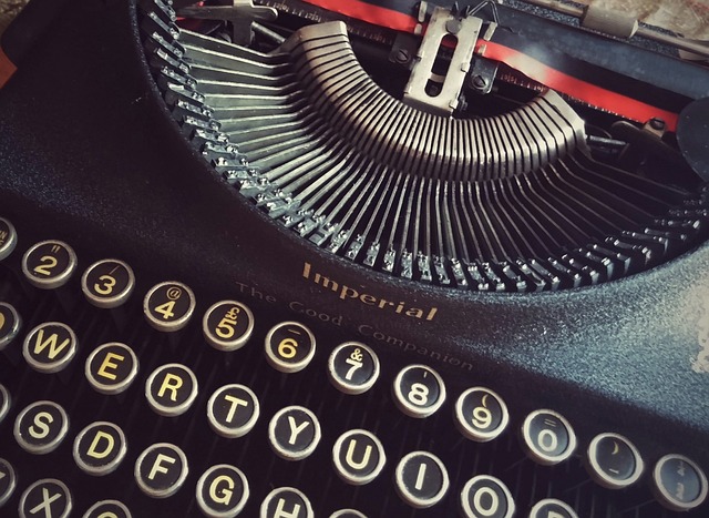 Picture of a typewriter.