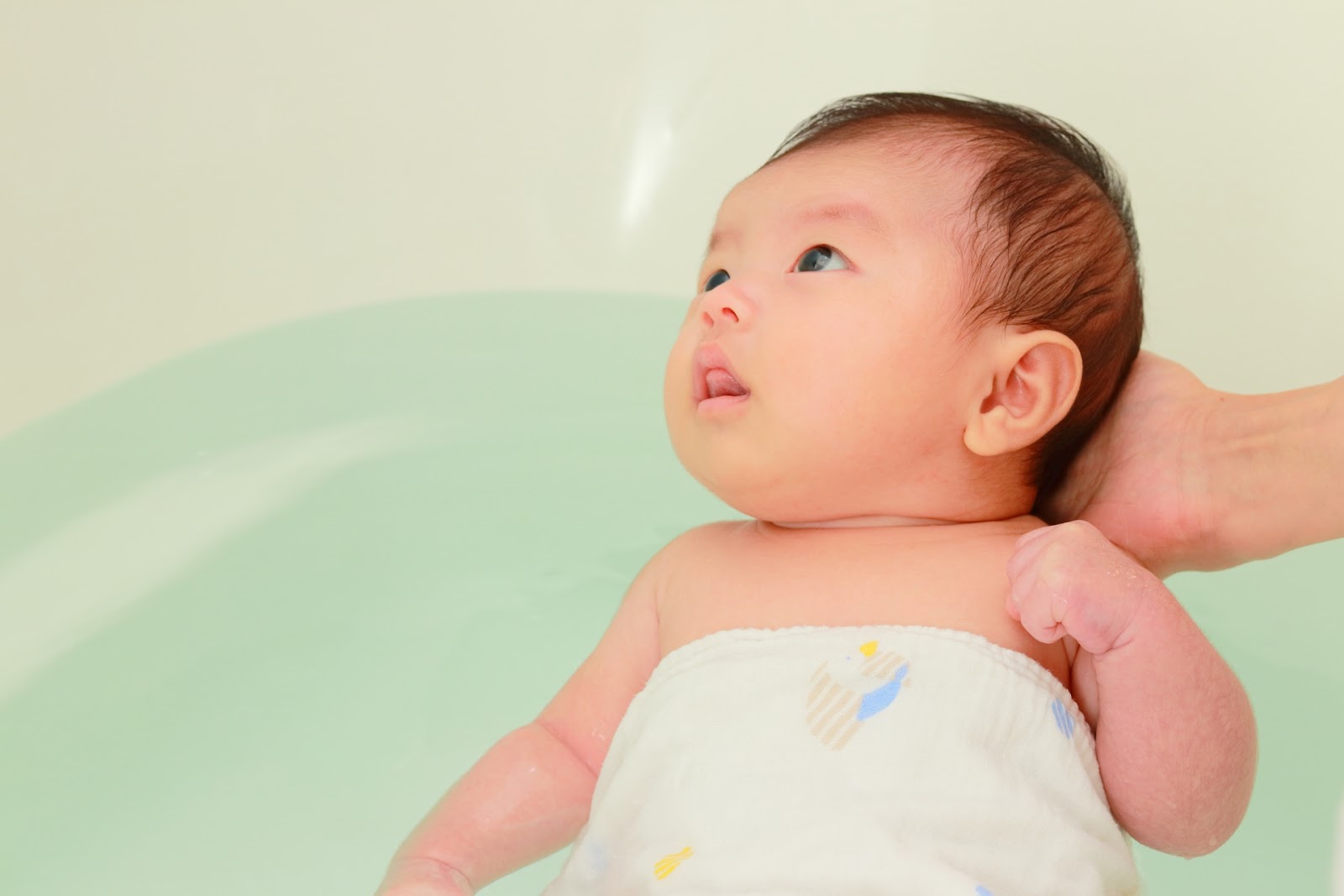 入浴剤は赤ちゃんにも使える？おすすめの入浴剤やお風呂の注意点を解説