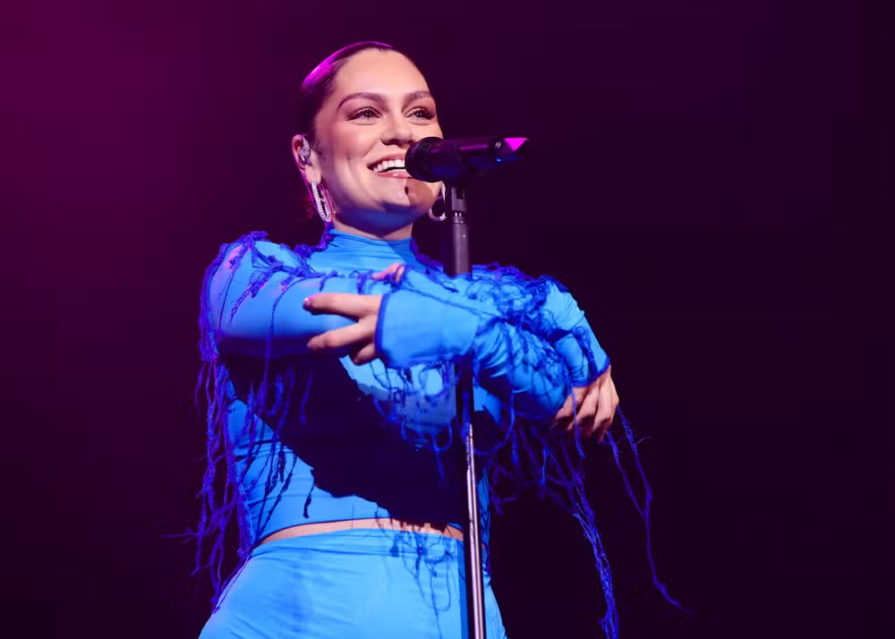 Imagem de conteúdo da notícia "Jessie J canta com fã em show mágico no Brasil" #1