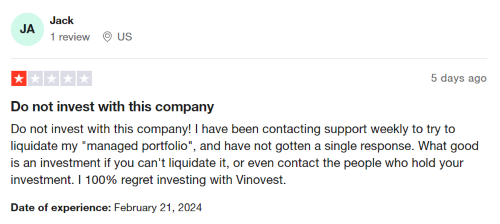 A 1-star review from a Vinovest investor unhappy that they have been unable to contact anyone at the company to liquidate their portfolio.
