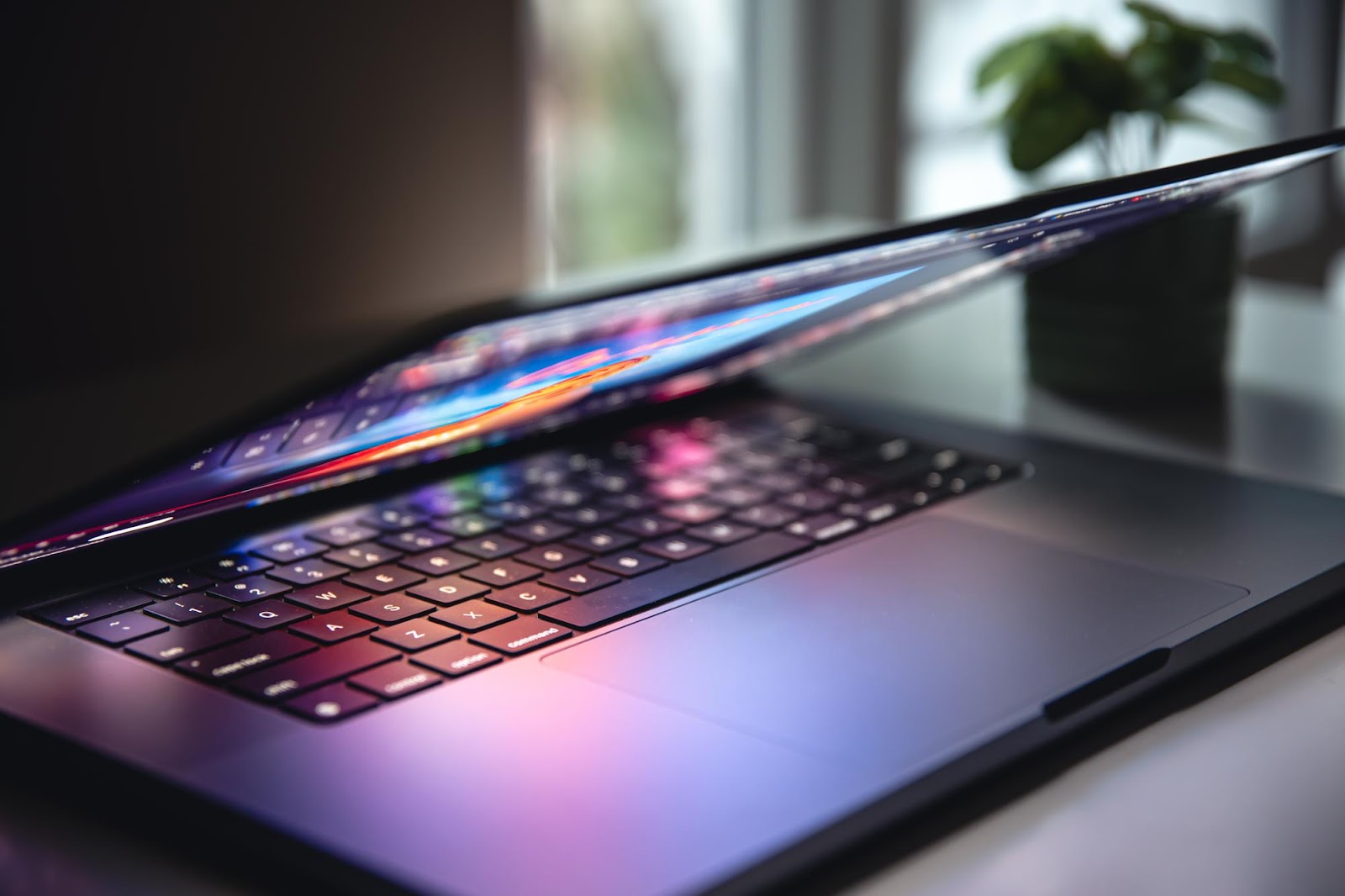 Laptop nou vs. laptop SH - avantaje și dezavantaje
