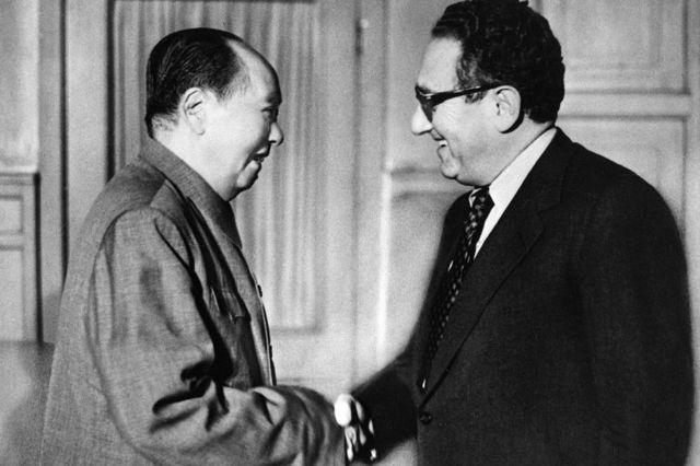 mao - kissinger bat tay