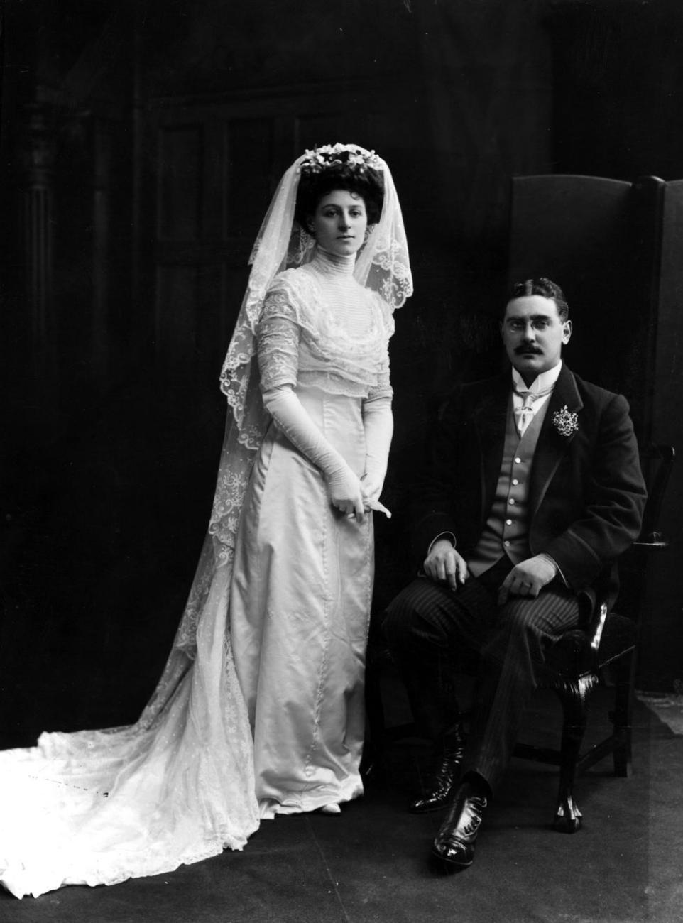 gaun pengantin tahun 1880-1930