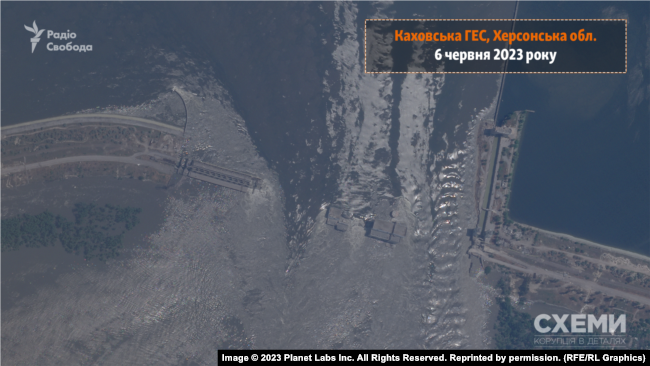 Каховська ГЕС після вибуху. Супутниковий знімок Planet Labs показує руйнування, спричинені вибухом (6 червня 2023 р.)
