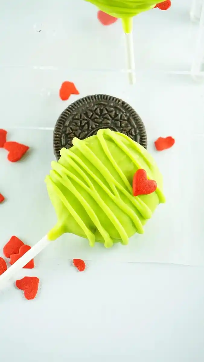 grinch themed oreo pops 