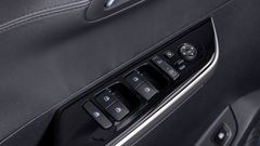 Cửa sổ Hyundai Custin 2024 trang bị chỉnh điện 1 chạm tất cả vị trí