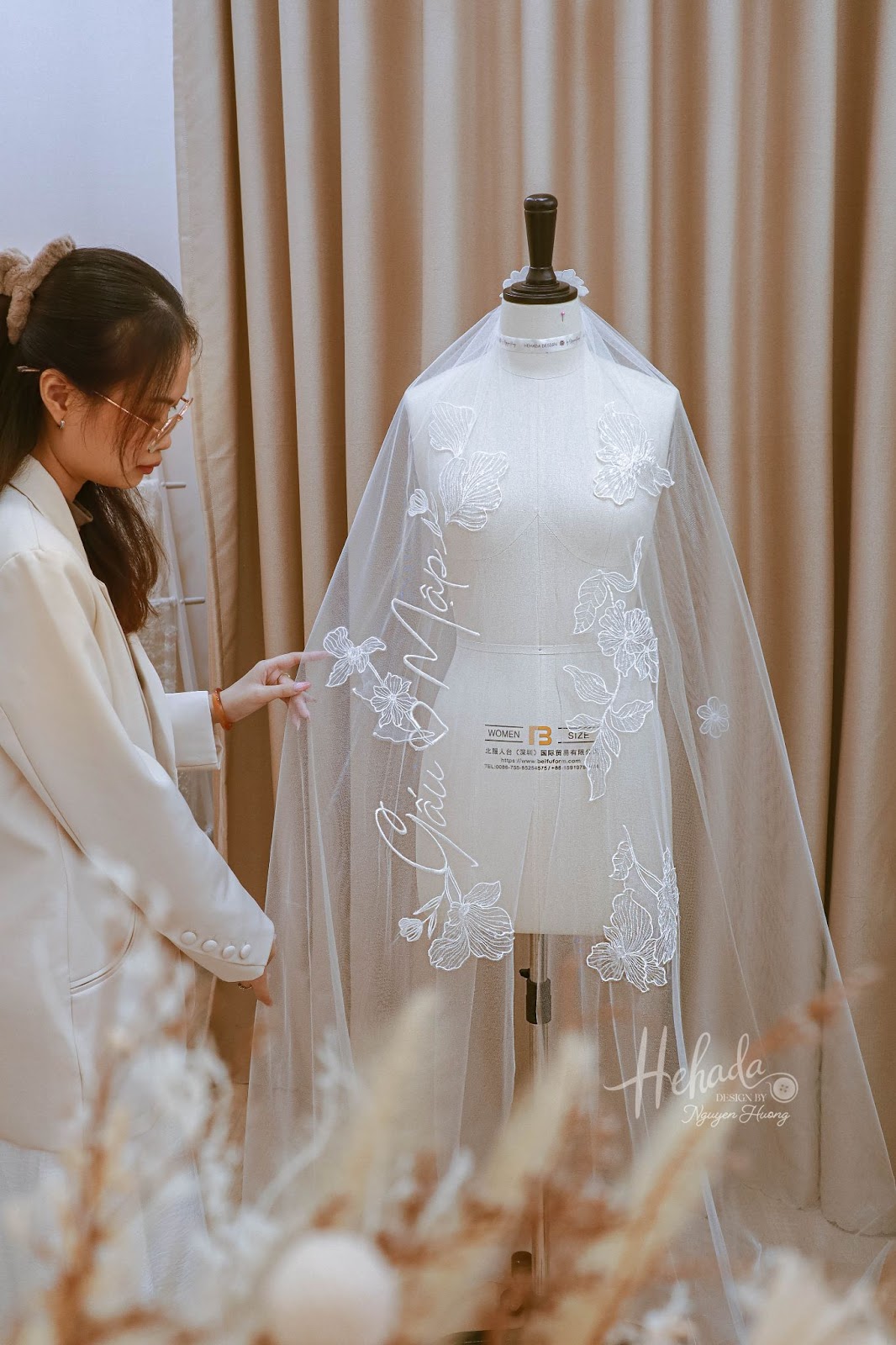 Lúp voan cưới dài họa tiết hoa