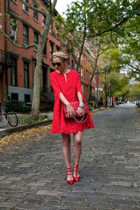 A lace dress and red high-heels gives you a charming look