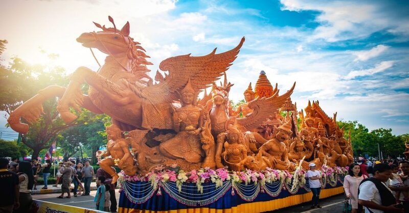 Top 4 lễ hội mùa hè ở Thái Lan - Tượng nến sáp điêu khắc bởi các nghệ nhân