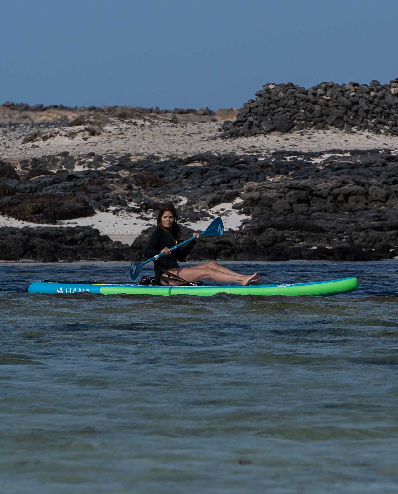 paddle gonflable kayak sur l'eau pour débutant