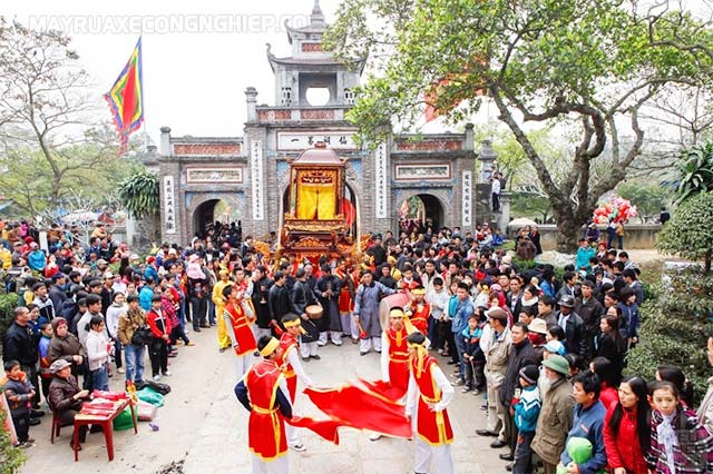 Hội Cổ Loa thu hút đông đảo mọi người đến tham gia