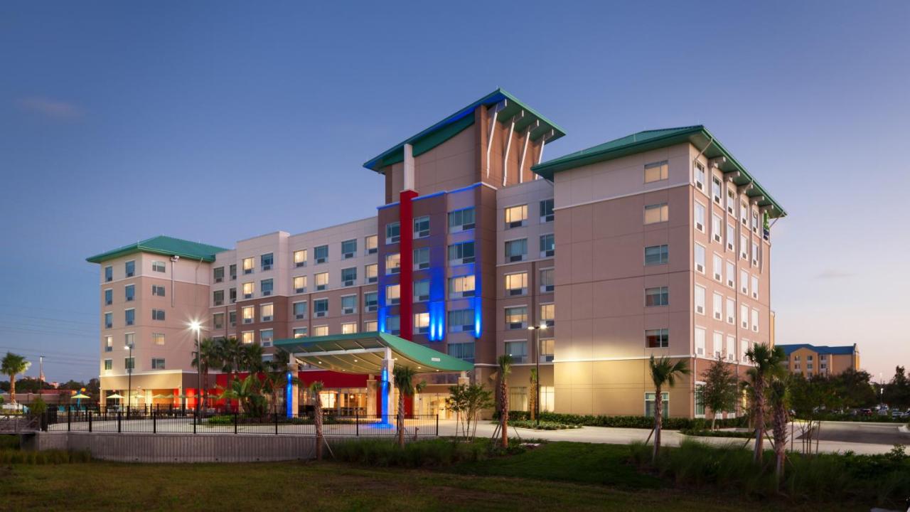 8. Holiday Inn Express & Suites