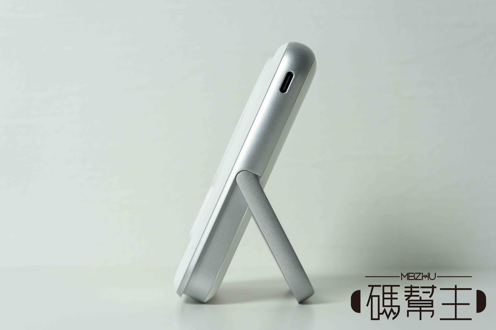 最高顏值的 MagSafe 磁吸支架行動電源｜IDMIX Q10 Pro 開箱 4