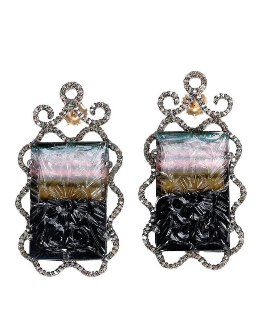 A pair of earrings with a black and pink rectangle shaped design

Description automatically generated with medium confidence