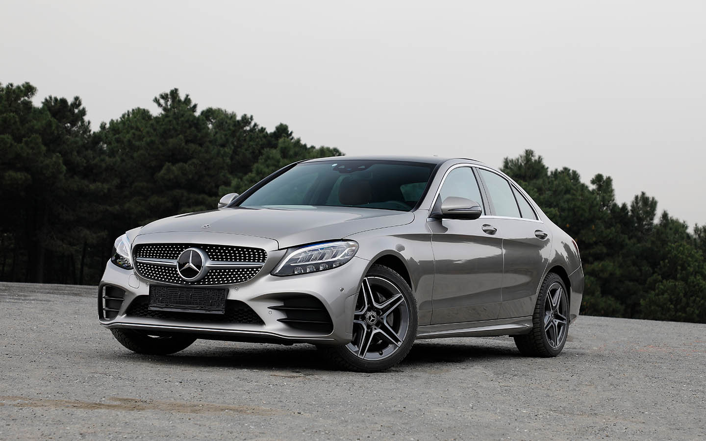 the Mercedes S-Class comes with remarkable specs
