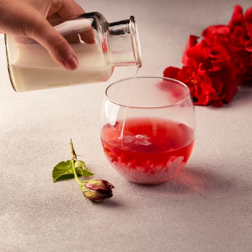 Cocktail dirambutan e rum bianco