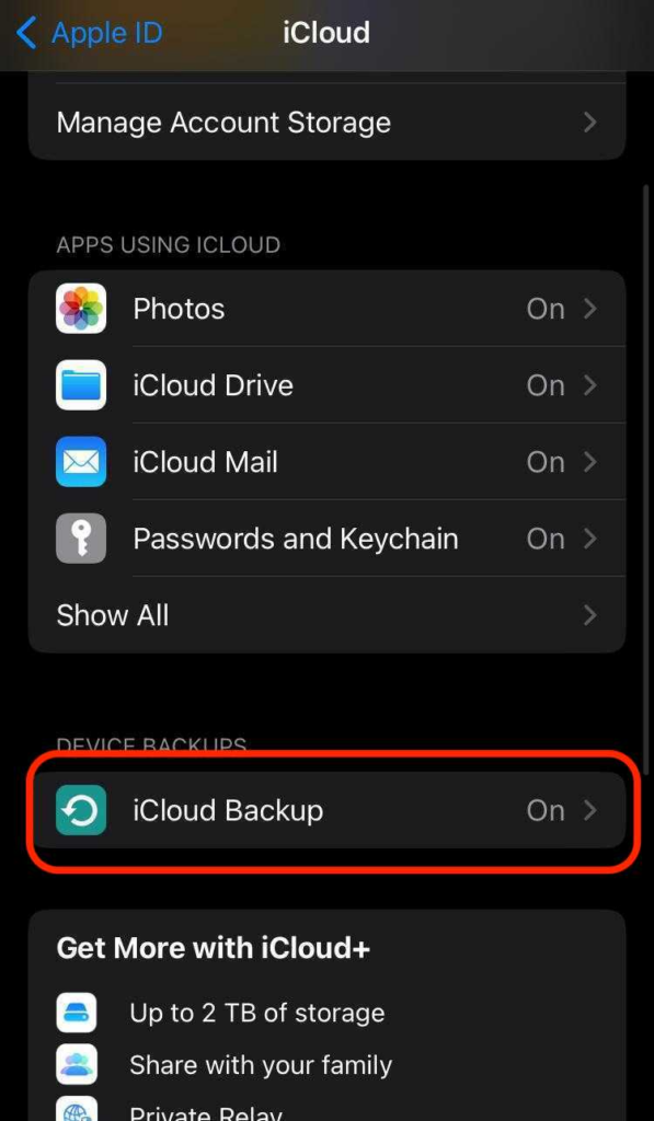 captura de pantalla de los ajustes del iPhone con la copia de seguridad en iCloud resaltada