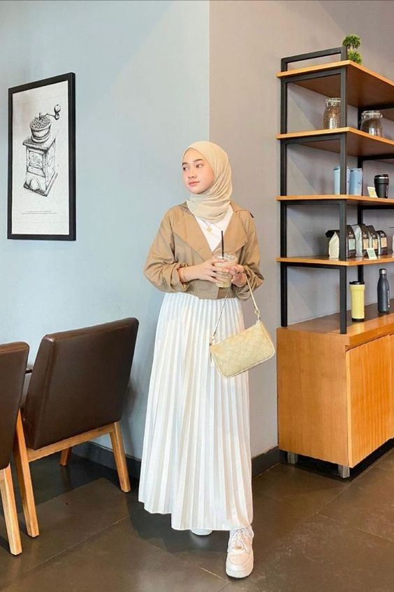 outfit bukber hijab dengan rok