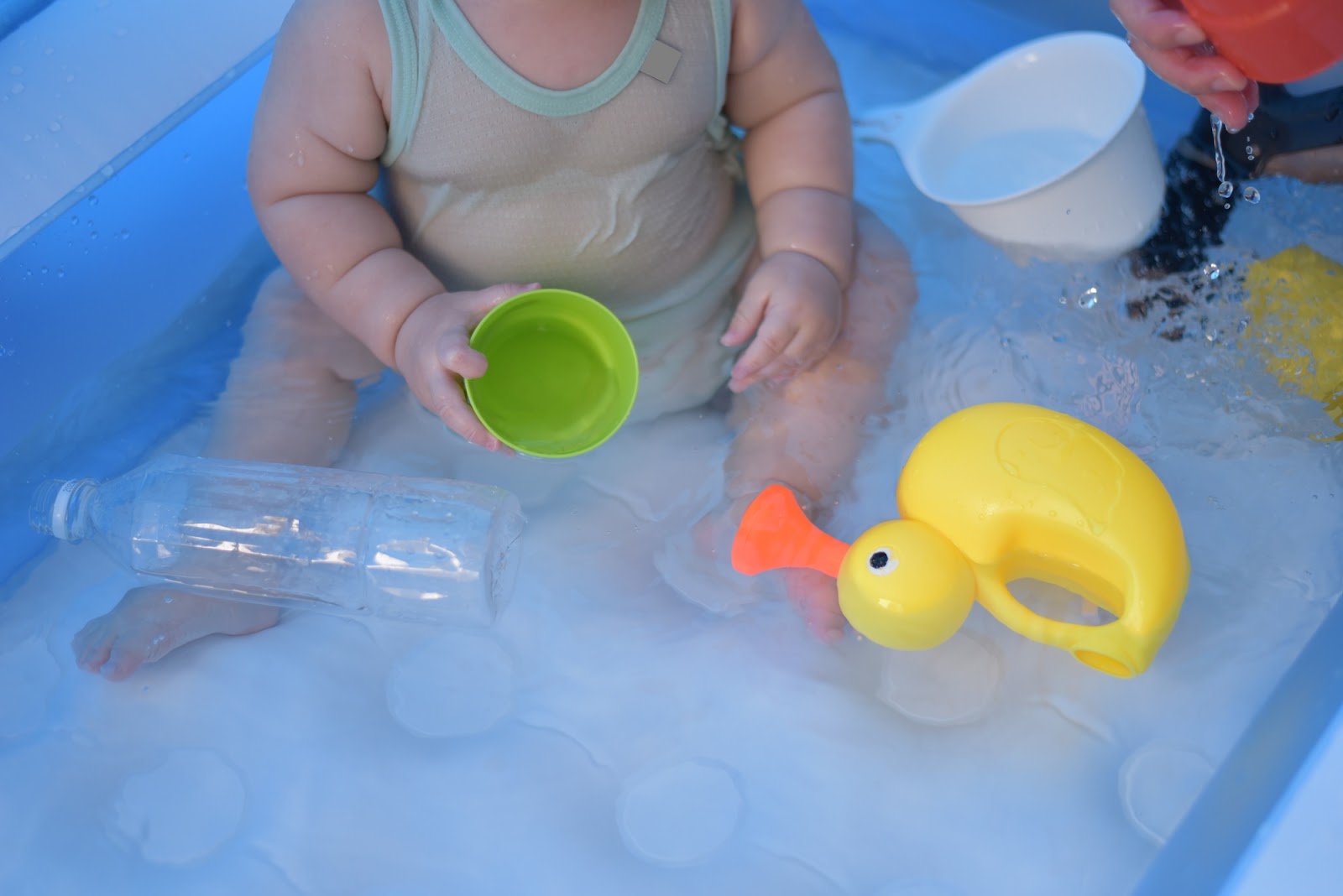 夏は水遊びを楽しもう！バケツで簡単おもちゃすくい