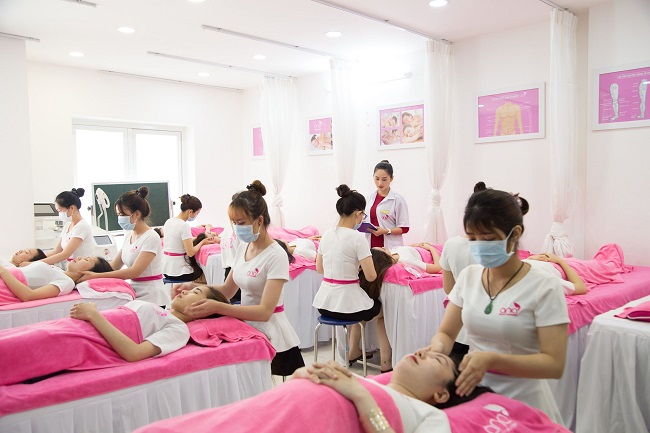 Một buổi học module facial chuyên nghiệp tại ANA