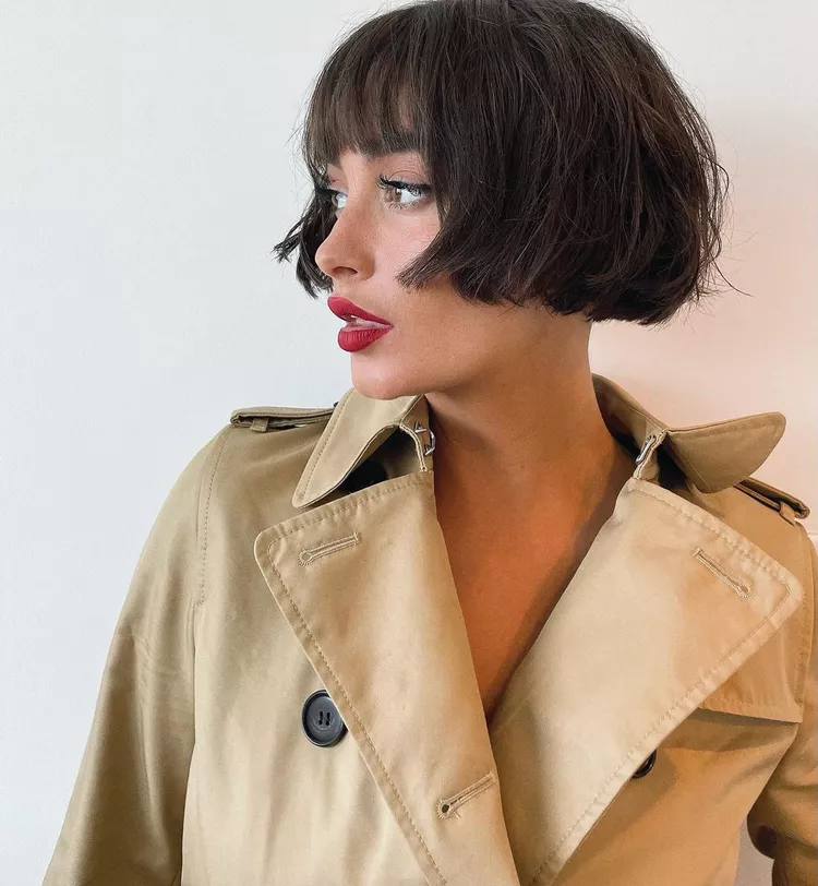 Picture of a girl rocking a really short bob