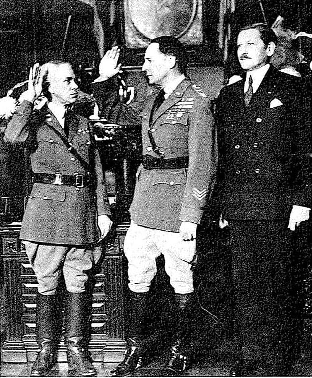 A black and white photo showing General and Freemason Douglas MacArthur being administered the oath during his initiation as Army Chief of Staff. 