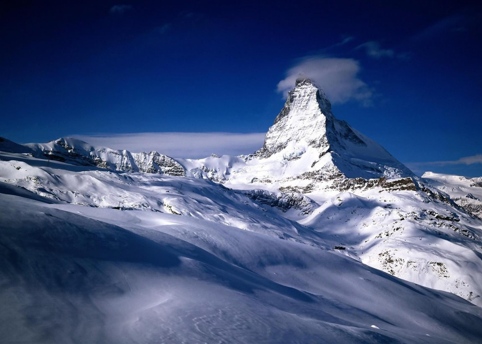 Le cervin, montagne Suisse emblématique qui a inspiré la marque “Toblerone”, est connu pour l'alpinisme