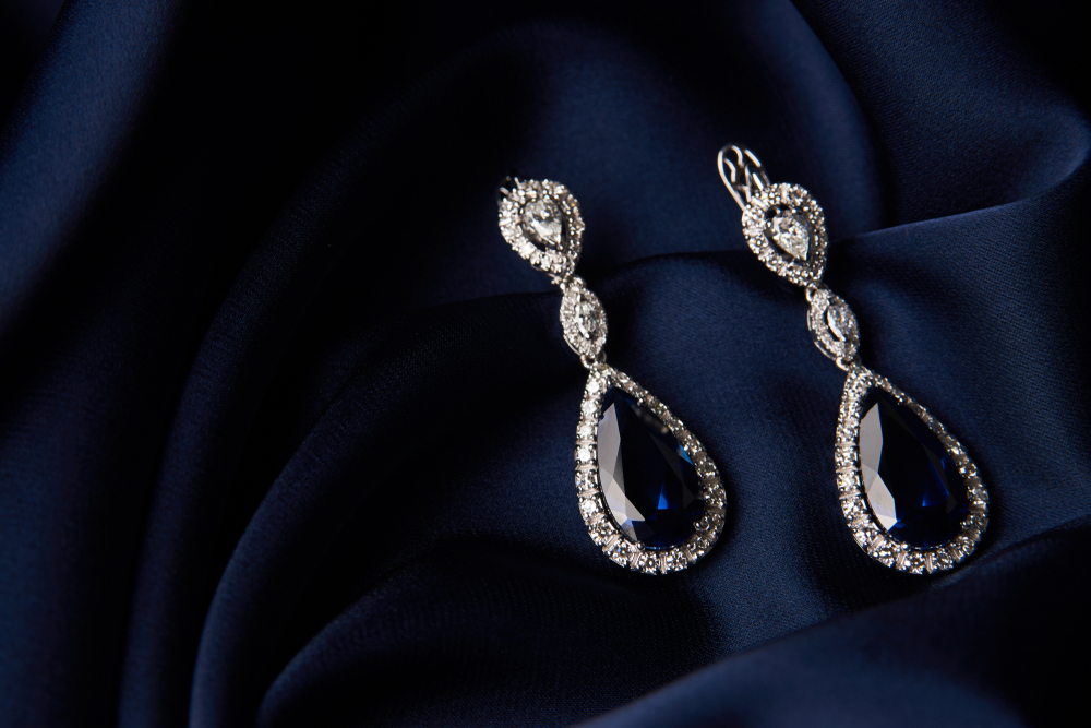 A pair of luxury silver earrings. 