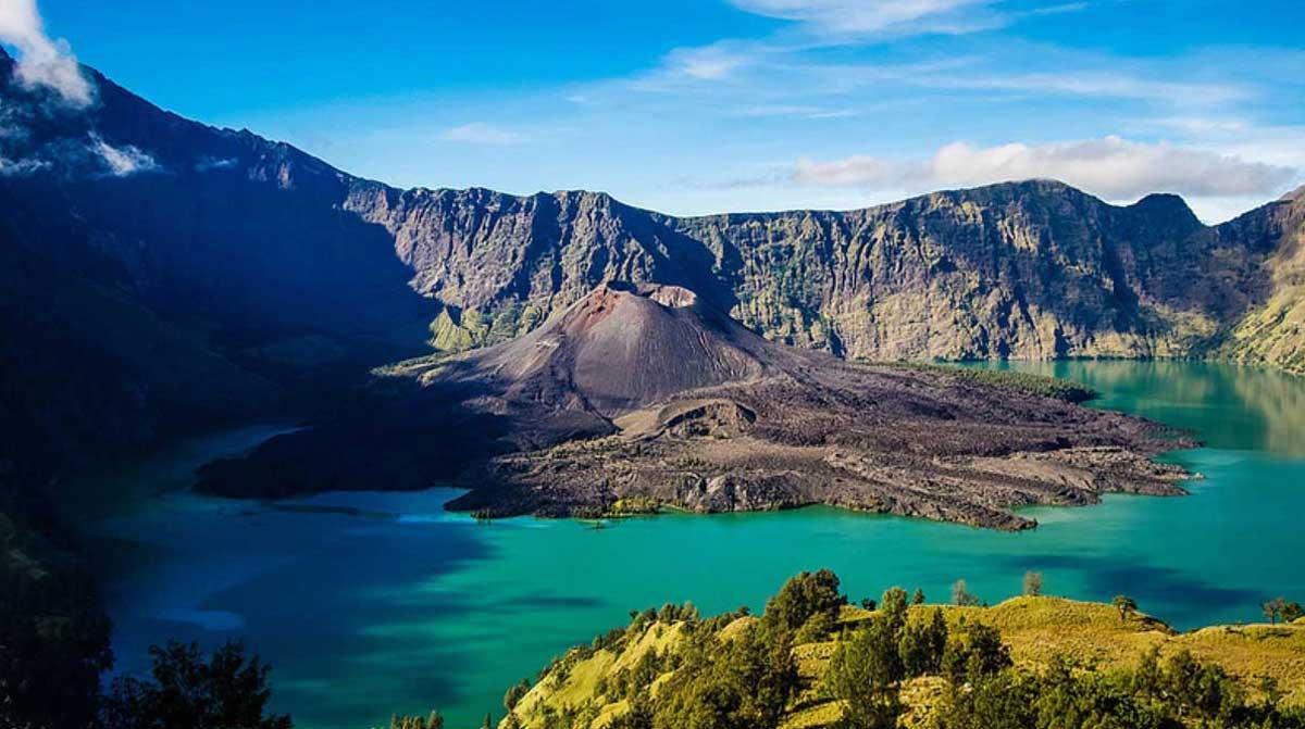 Tranquil Crater Lake of Mount Rinjani A Natural Jewel in Indonesia