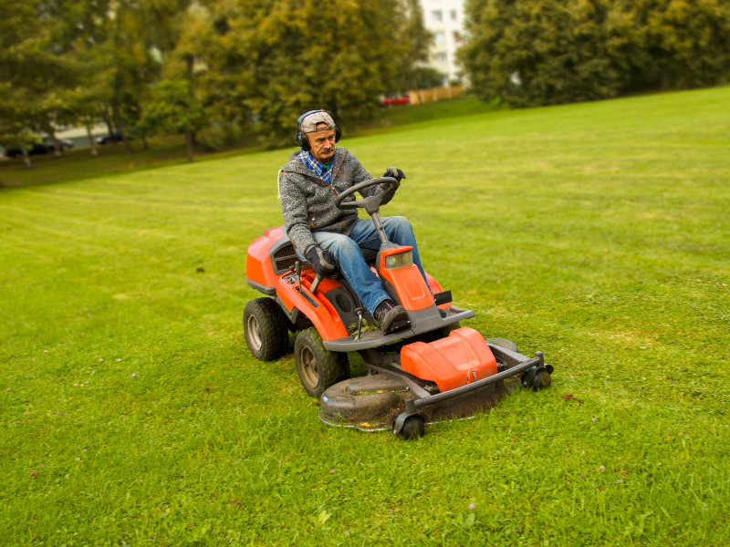 Push Mower Versus Riding Lawn Mower: Which Is Best for You?