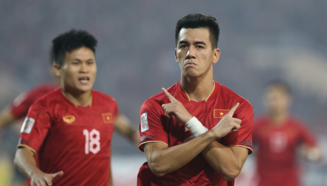 Cầu thủ Tiến Linh của đội tuyển Việt Nam ăn mừng bàn thắng