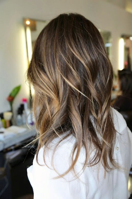 Hair Dye Ideas: Back view  of a star with subtle highlights